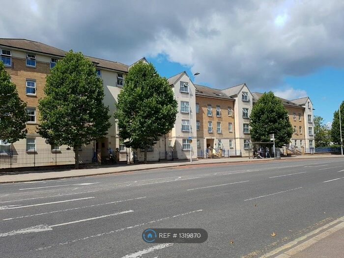 2 Bedroom Flat To Rent In Kew Court, Kingston Upon Thames KT2