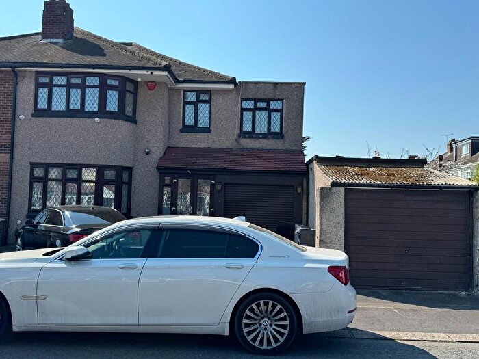 1 Bedroom End Of Terrace House To Rent In Radley Avenue, Ilford, IG3