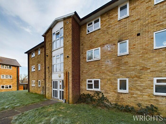 2 Bedroom Flat To Rent In Harwood Hill, Welwyn Garden City, AL8