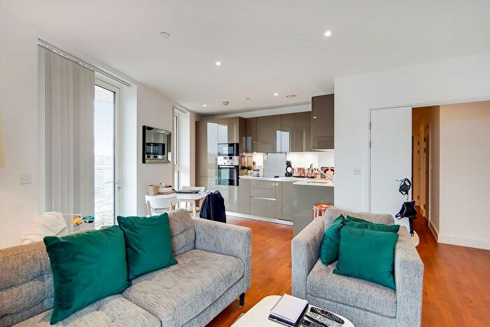 2 Bedroom Flat To Rent In Victory Parade, Woolwich, London, SE18