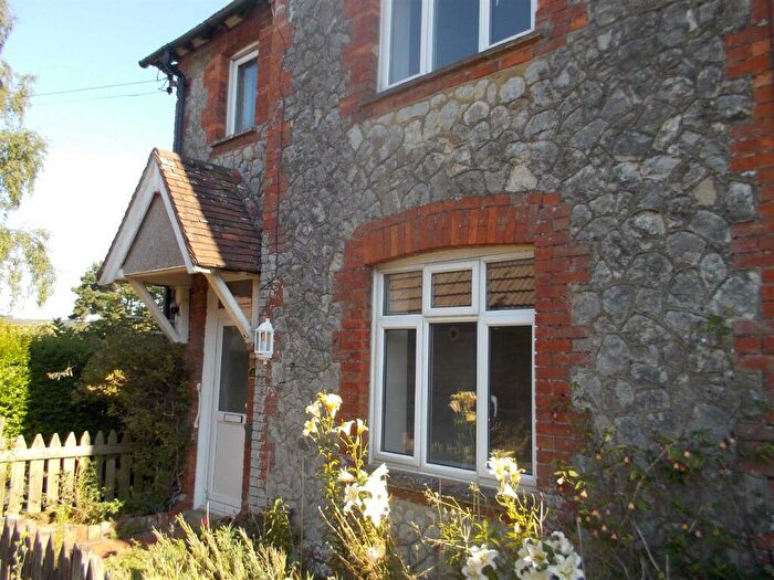 2 Bedroom End Of Terrace House To Rent In The Street, Newington, CT18