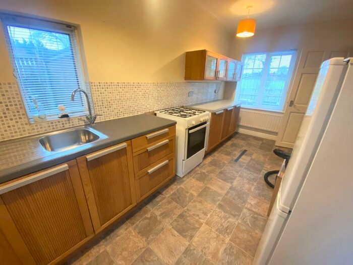 2 Bedroom House To Rent In York Road, Leeds, West Yorkshire, Uk, LS14