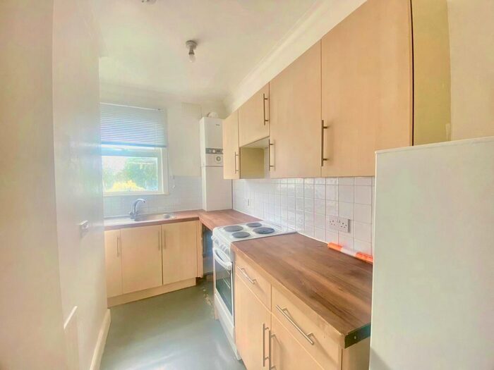 2 Bedroom Flat To Rent In Upminster Road South, Rainham, RM13