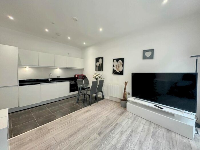 1 Bedroom Apartment To Rent In Corporation Street, The Co-Operative, CV1