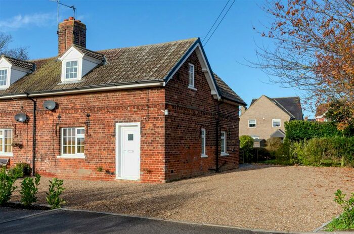 3 Bedroom Cottage To Rent In Enholmes Lane, Patrington, Hull, HU12