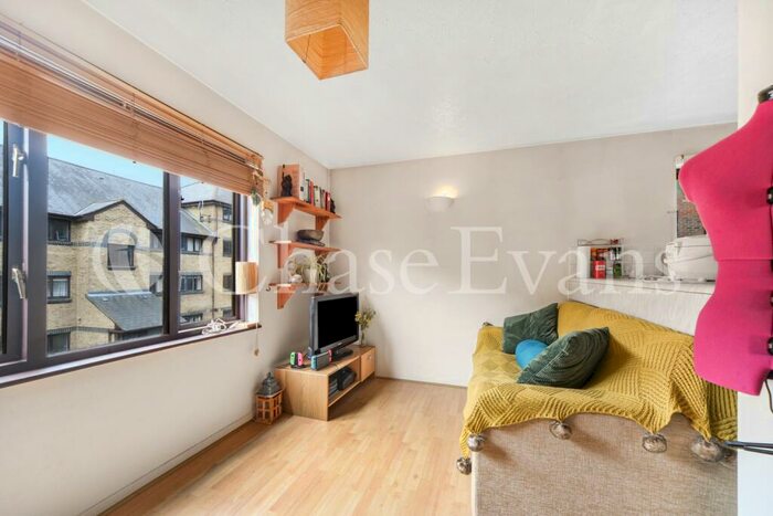 1 Bedroom Flat To Rent In Transom Square, Isle Of Dogs, London, E14
