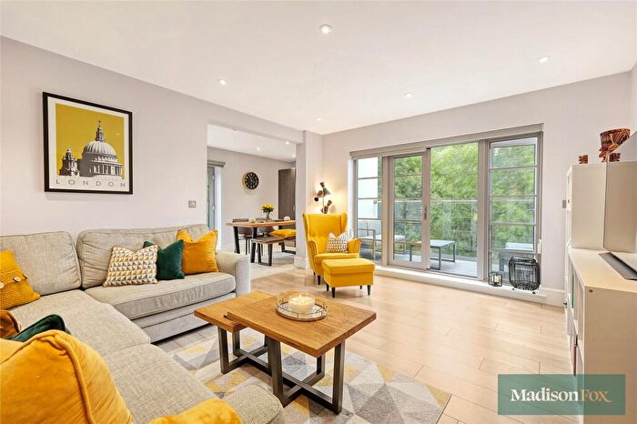1 Bedroom Apartment For Sale In Roding Road, Loughton, Essex, IG10