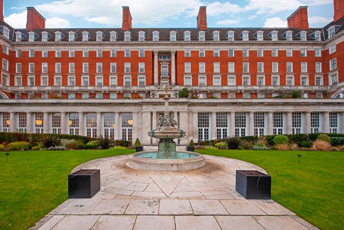 1 Bedroom Flat For Sale In Richmond Hill, Richmond, TW10