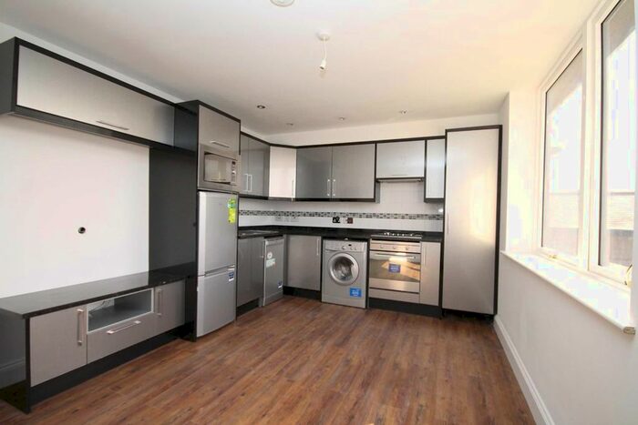 1 Bedroom Flat To Rent In The Metro Centre, St. Johns Road, Isleworth, TW7