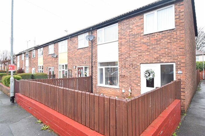 2 Bedroom Town House To Rent In Soho Grove, Wakefield, WF2