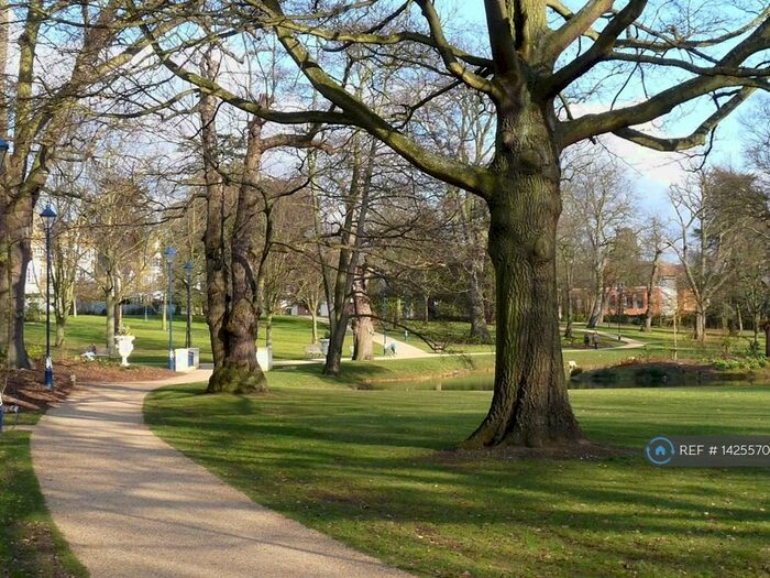 2 Bedroom Flat To Rent In Park House, Slough, SL1