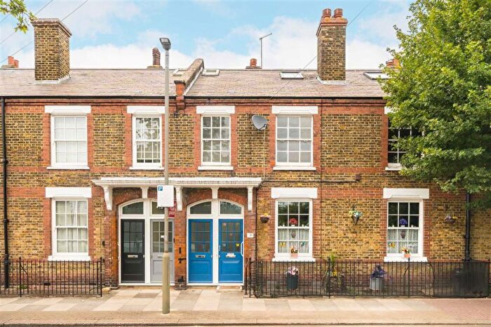 3 Bedroom Flat For Sale In Sheepcote Lane, Battersea, SW11
