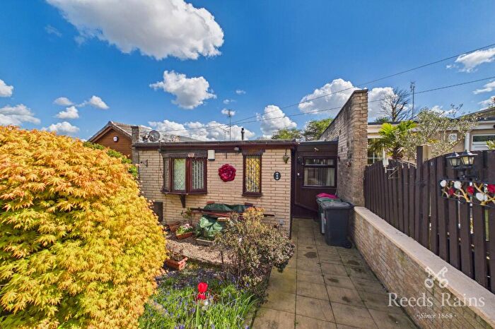 3 Bedroom Bungalow For Sale In The Motte, Rotherham, South Yorkshire, S61