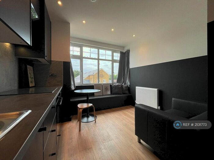 1 Bedroom Flat To Rent In Rosemill House, Morden, SM4