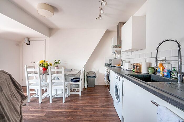 2 Bedroom Flat For Sale In Clinton Lane, Seaford, BN25