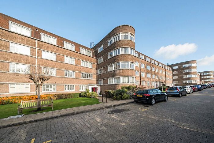 3 Bedroom Flat For Sale In Belvedere Court, Hampstead Garden Suburb, N2