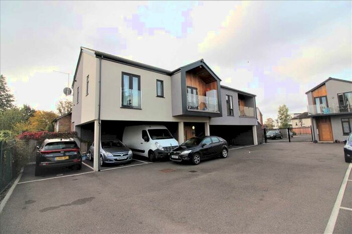 1 Bedroom Bungalow To Rent In Spacious First Floor Apartment, CM1