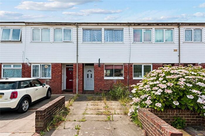 3 Bedroom House For Sale In Lomond Close, London, N15