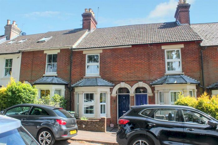 3 Bedroom Terraced House To Rent In Wyndham Road, Salisbury, SP1