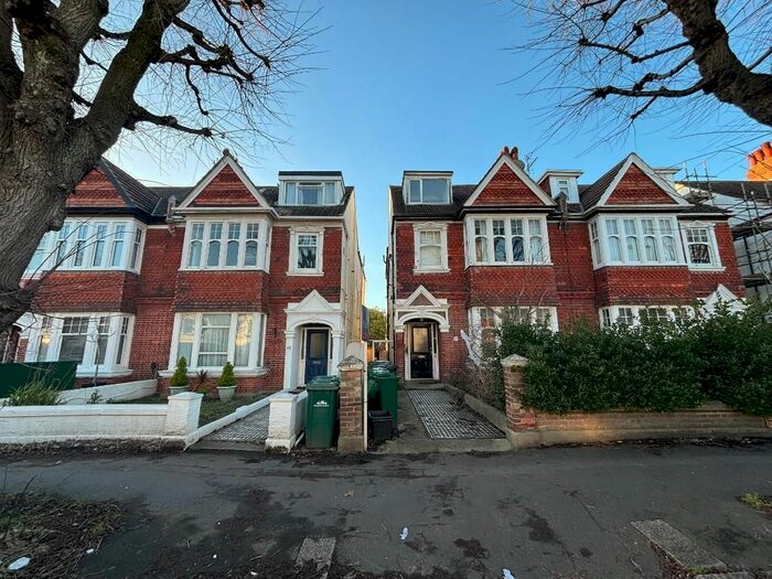 3 Bedroom Flat To Rent In Rutland Gardens, Hove, BN3