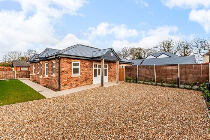 2 Bedroom Detached Bungalow To Rent In The Avenue, Ascot, SL5