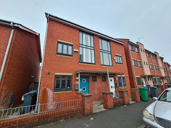 3 Bedroom Town House To Rent In Reilly Street, Hulme, Manchester, M15