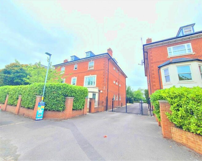2 Bedroom Flat To Rent In Brownlow Road, Reading, RG1