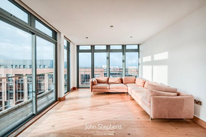 3 Bedroom Flat For Sale In Islington Gates, Newhall Street, Birmingham, B3