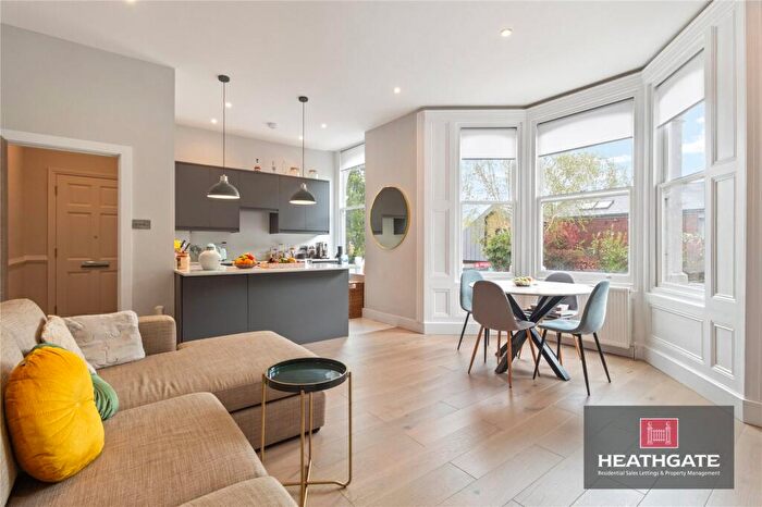 2 Bedroom Flat For Sale In Bishops Road Highgate, N6