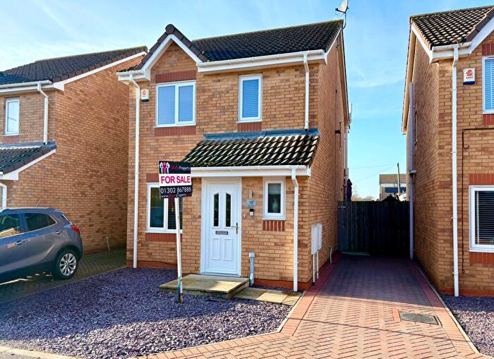 3 Bedroom Detached House For Sale In Lime Avenue, Auckley, Doncaster, DN9