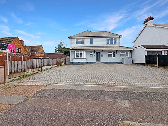 5 Bedroom Detached House For Sale In Lampits Hill, Old Corringham, SS17