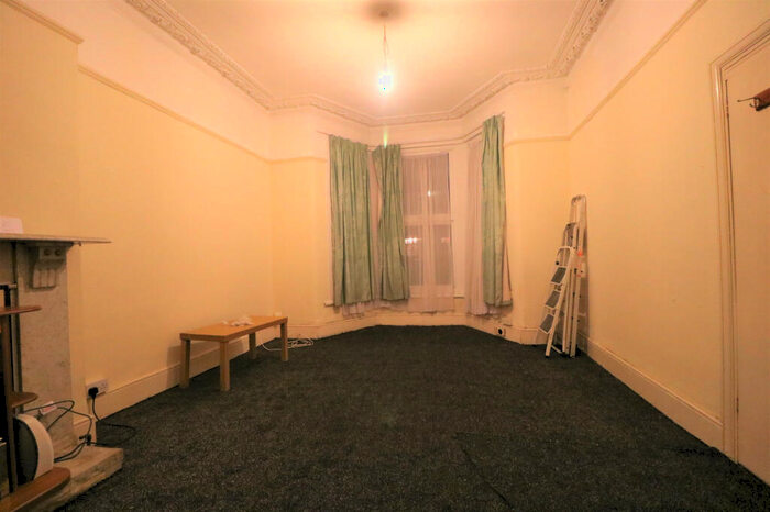 Studio To Rent In Seymour Gardens, Ilford, Essex, IG1