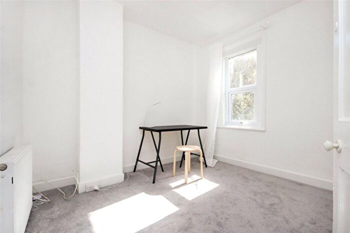 2 Bedroom End Of Terrace House To Rent In Kingshill Road, Old Town, Swindon, Wiltshire, SN1