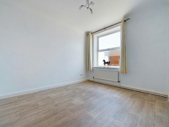 2 Bedroom Flat For Sale In West End Way, Lancing, BN15