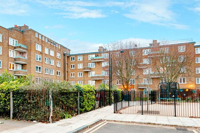 2 Bedroom Flat To Rent In James Middleton House, Middleton Street, London, E2