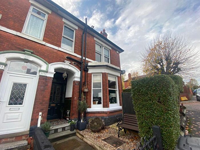 3 Bedroom Semi-Detached House For Sale In Stone Hill Road, Derby, DE23