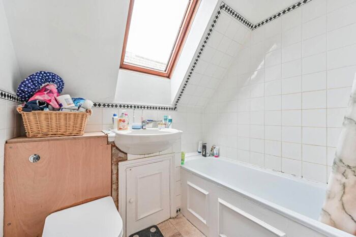 1 Bedroom Flat To Rent In Bedford Hill, Balham, London, SW12