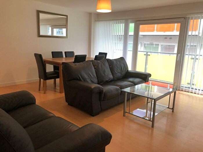 2 Bedroom Flat To Rent In Concord Street, Leeds, West Yorkshire, Uk, LS2