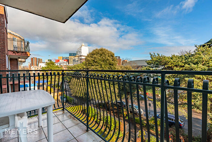 2 Bedroom Apartment For Sale In Meyrick Road, Bournemouth, BH1