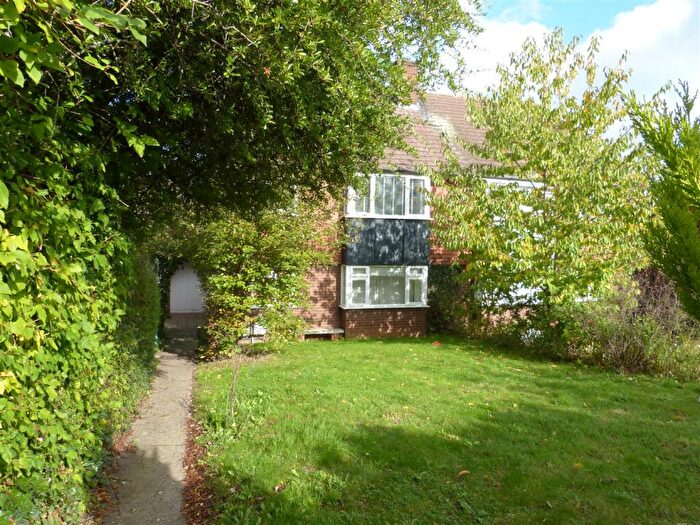2 Bedroom Maisonette To Rent In Gerrards Close, London, N14