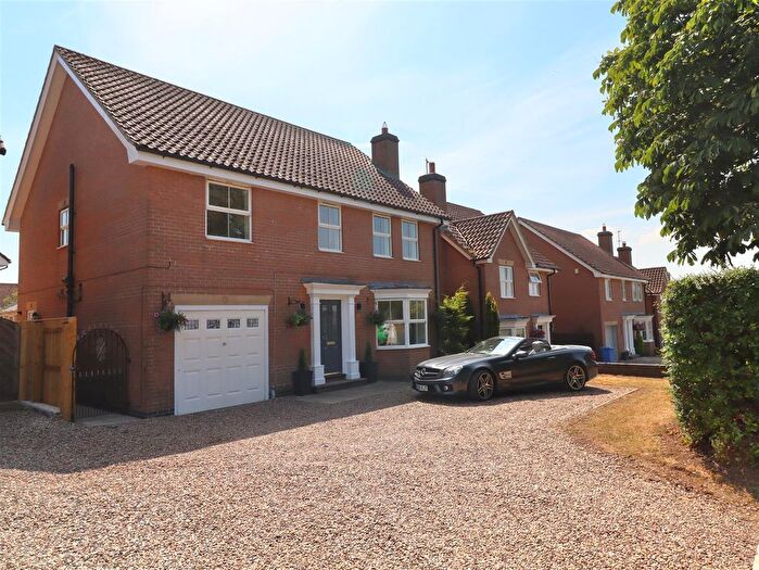 4 Bedroom Detached House For Sale In Beverley Road, Market Weighton, YO43