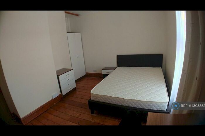 3 Bedroom Terraced House To Rent In Oxford Road, Southsea, PO5