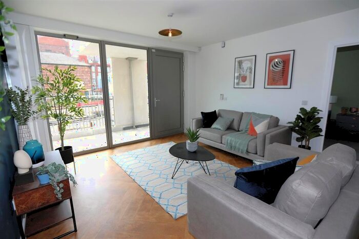 2 Bedroom Flat To Rent In Broadside, Oldham Road, M4