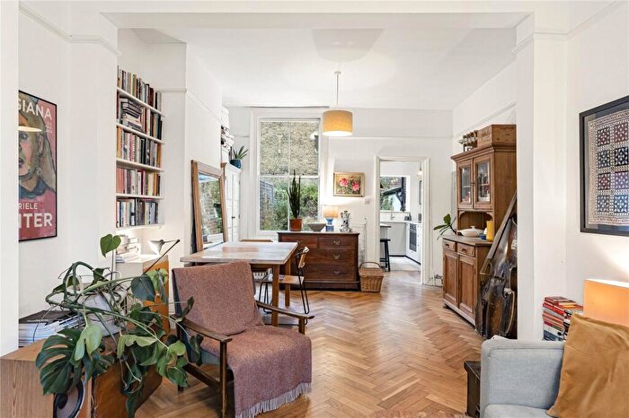 3 Bedroom Apartment For Sale In Durrington Road, London, E5