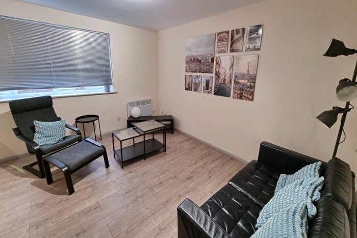 2 Bedroom Flat To Rent In Stretford Road, Manchester, M15