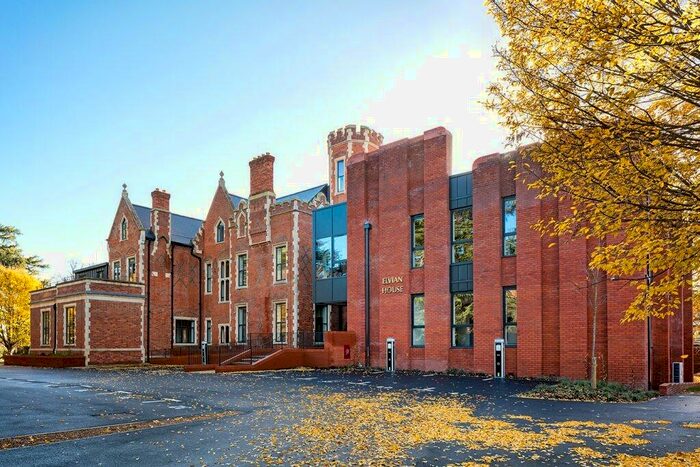 1 Bedroom Apartment For Sale In Nixey Close, Slough, Berkshire, SL1