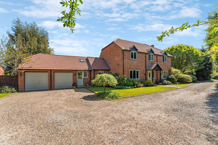 4 Bedroom Detached House For Sale In Spring Close, Upper Basildon, RG8