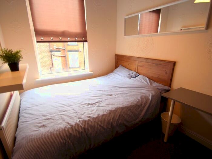 4 Bedroom End Of Terrace House To Rent In Burchett Terrace, Woodhouse, Leeds, LS6