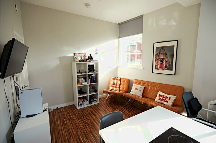 2 Bedroom Apartment To Rent In Cross Street, Manchester, M2