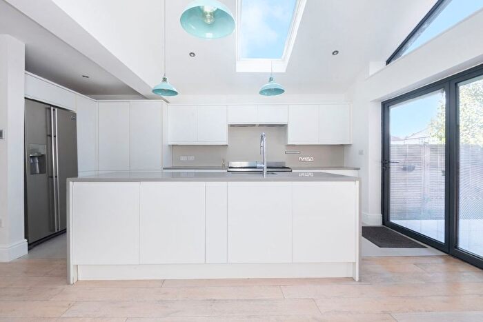 3 Bedroom Semi Detached House For Sale In Worple Road, Old Isleworth, TW7